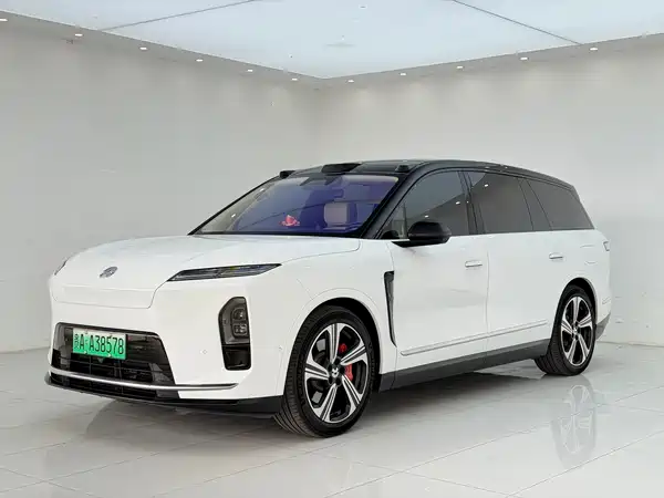 NIO ES8 2025