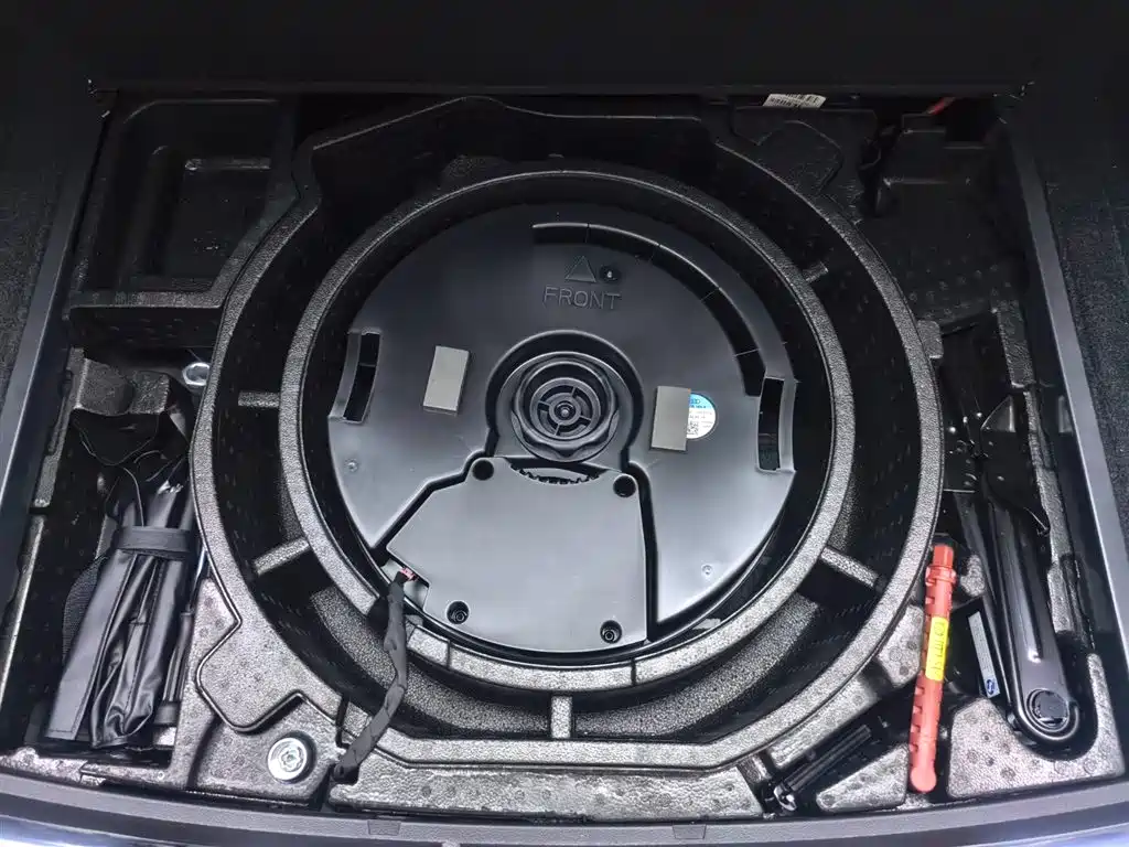 Audi Q5L 2023 — фото 25