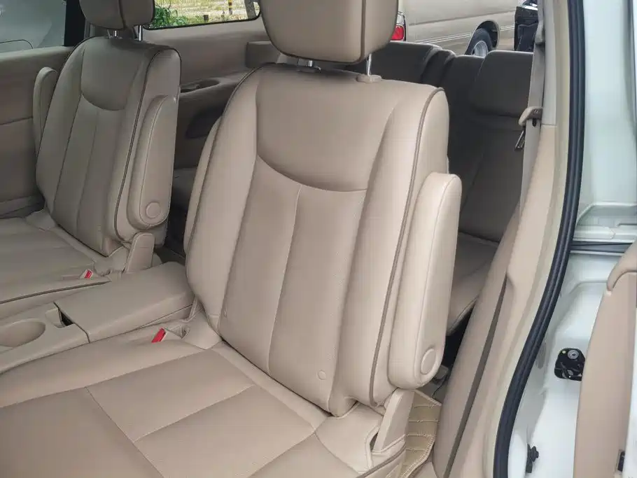 Nissan Quest 2017 — фото 11
