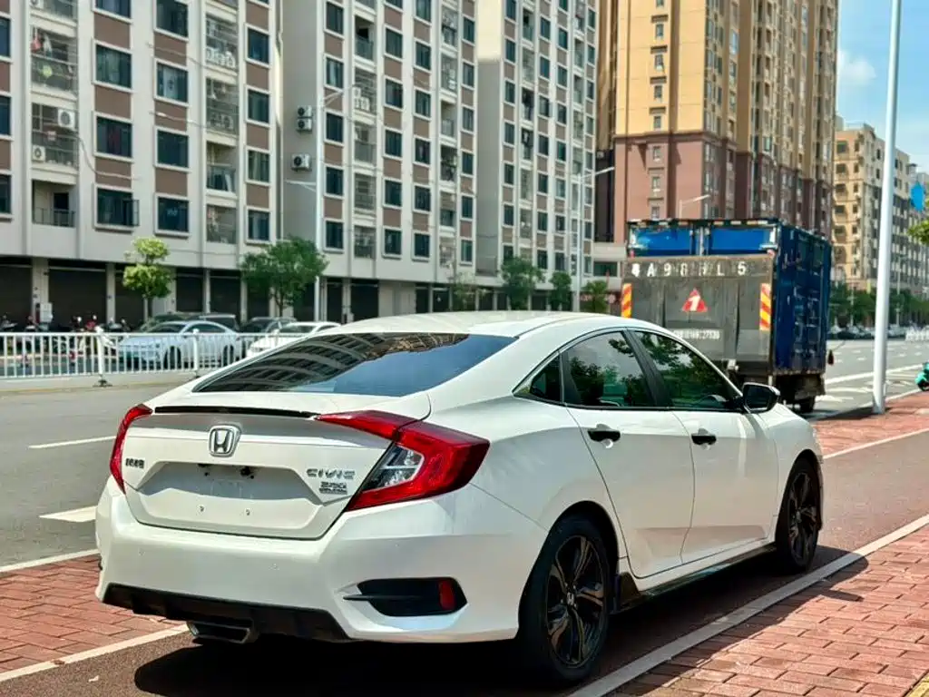 Honda Civic 2019 — фото 9