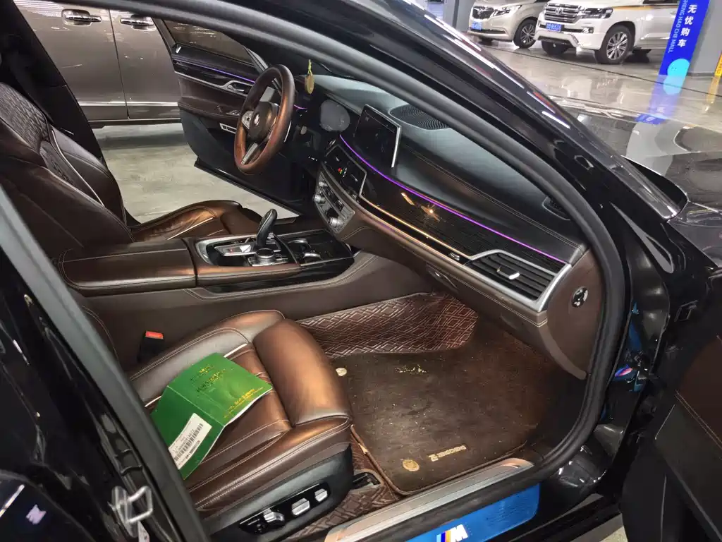BMW 7 Series 2020 — фото 16