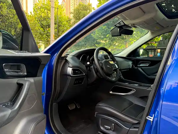 Jaguar F-PACE 2019