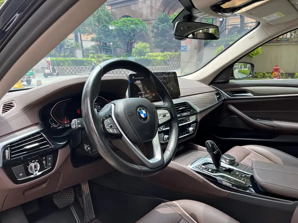 BMW 5 Series 2022 — фото 10