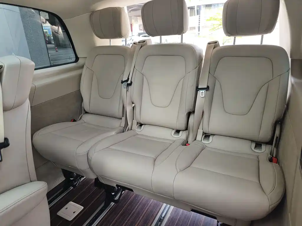 Mercedes-Benz V-Class 2017 — фото 11