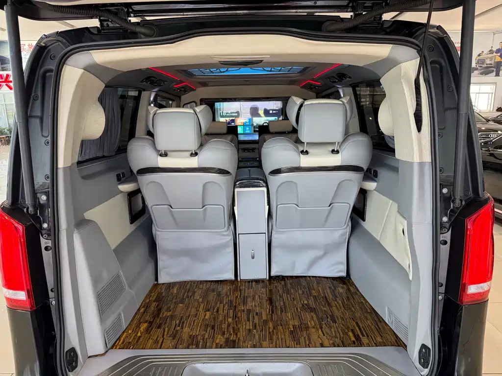 Mercedes-Benz V-Class 2019 — фото 10