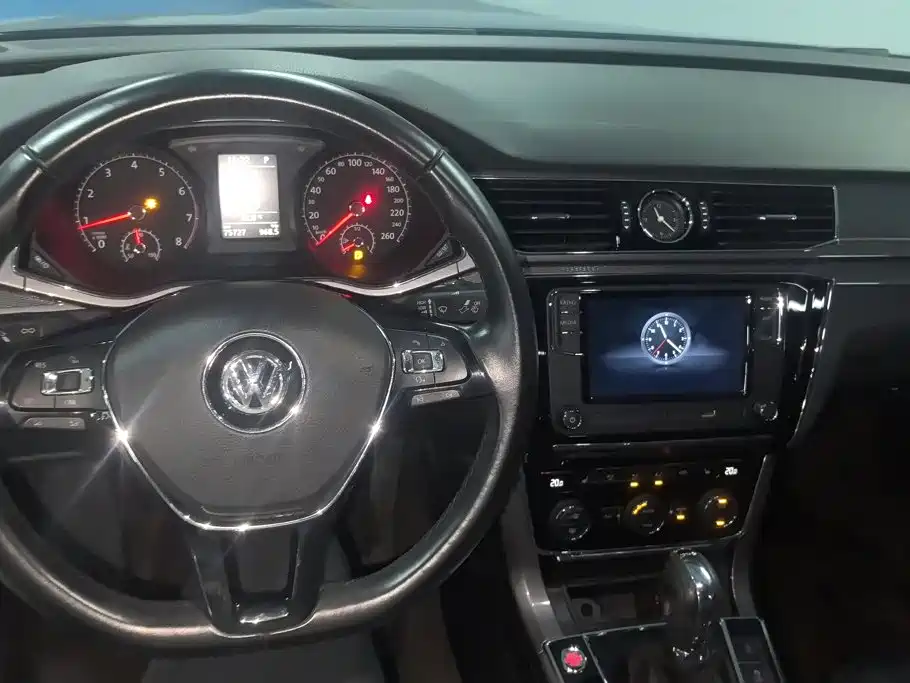 Volkswagen Passat 2018 — фото 12
