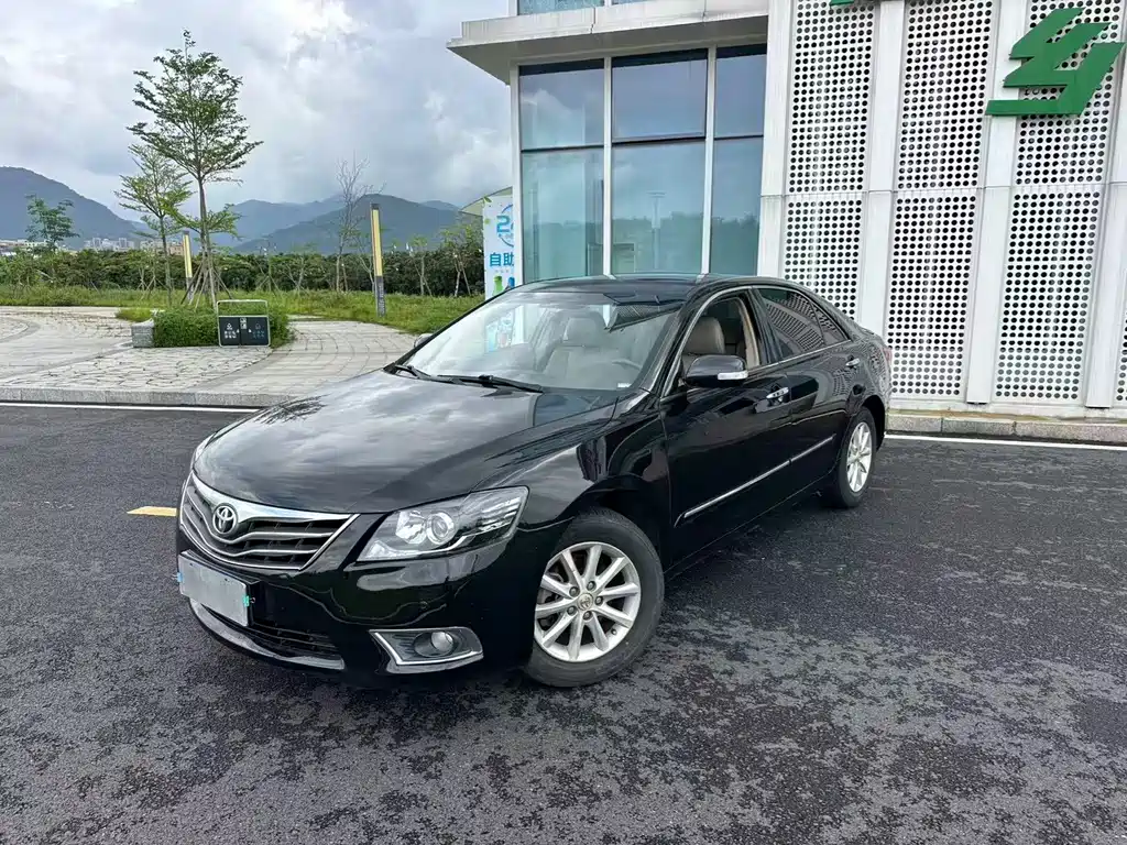 Toyota Camry 2015 — фото 4