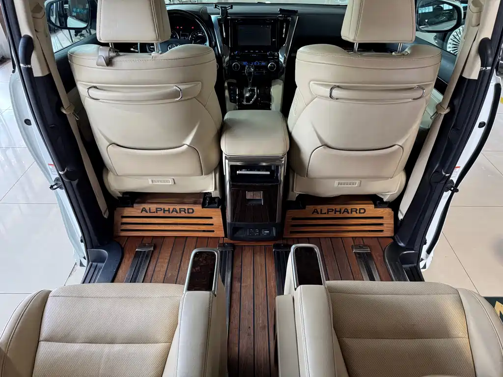 Toyota Alphard 2018 — фото 18