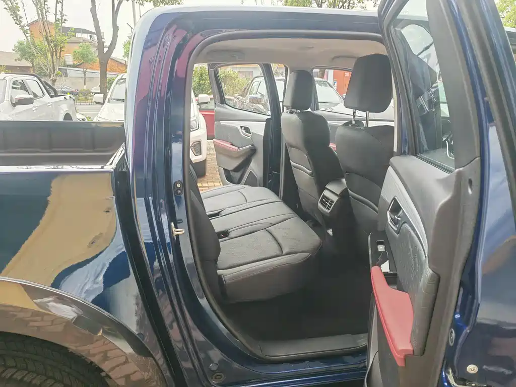 Isuzu D-MAX — фото 13