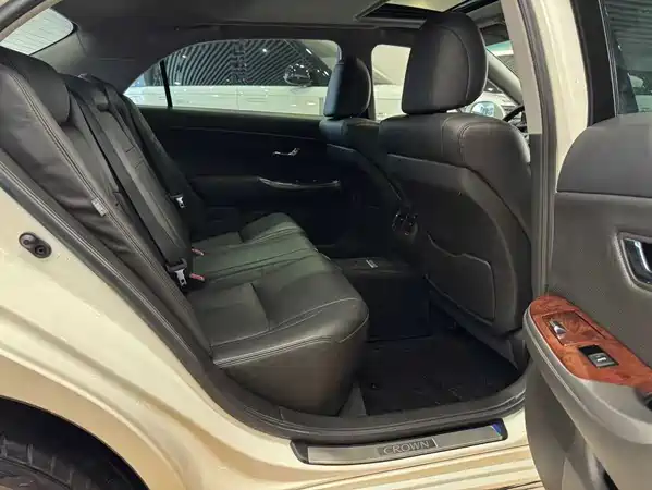 Toyota Crown 2012