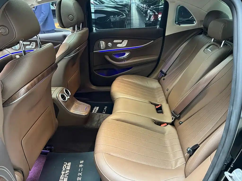 Mercedes-Benz E-Class 2023 — фото 10