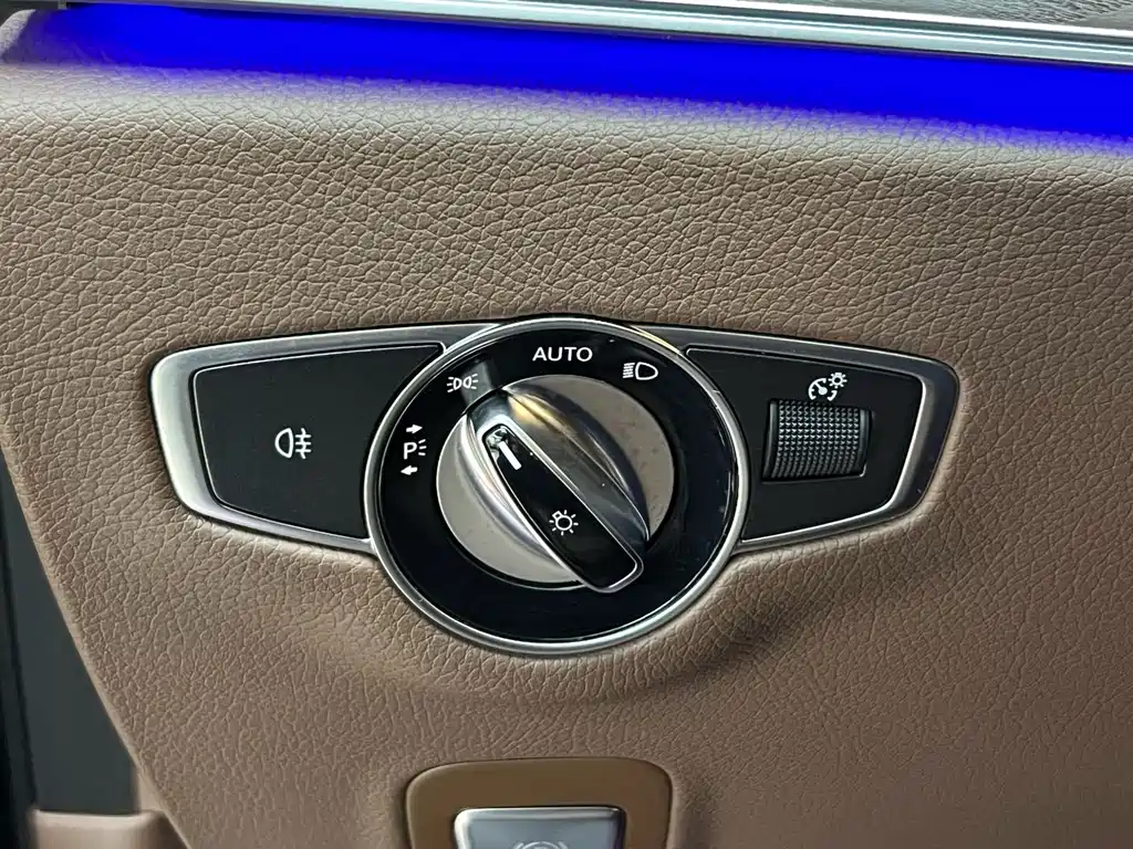 Mercedes-Benz E-Class 2023 — фото 22