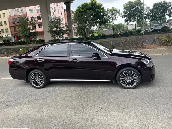 Toyota Crown 2012