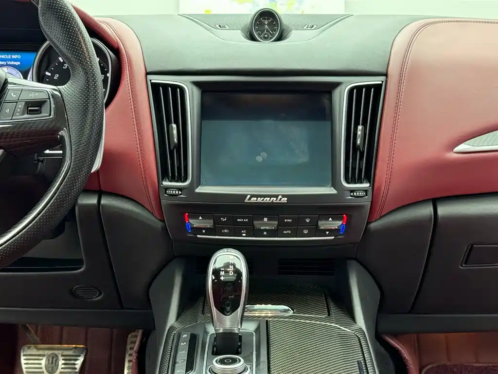 Maserati Levante 2019 — фото 10