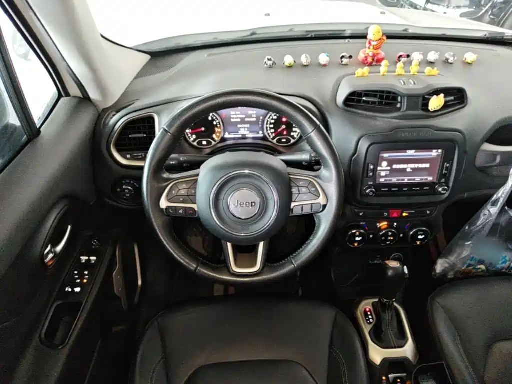 Jeep Renegade 2017 — фото 11