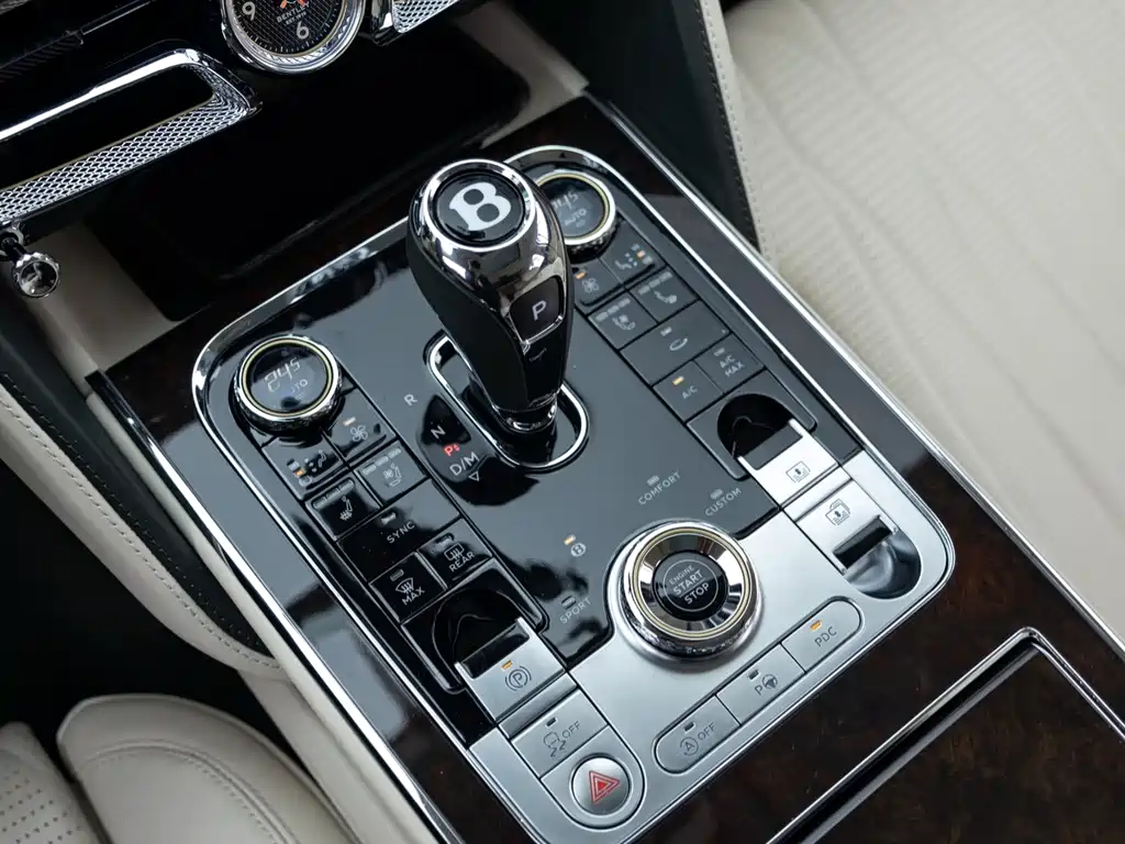 Bentley Flying Spur 2021 — фото 16