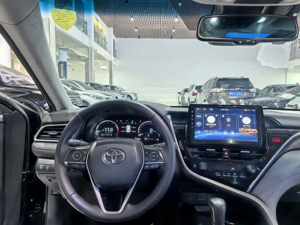 Toyota Camry 2022 — фото 17