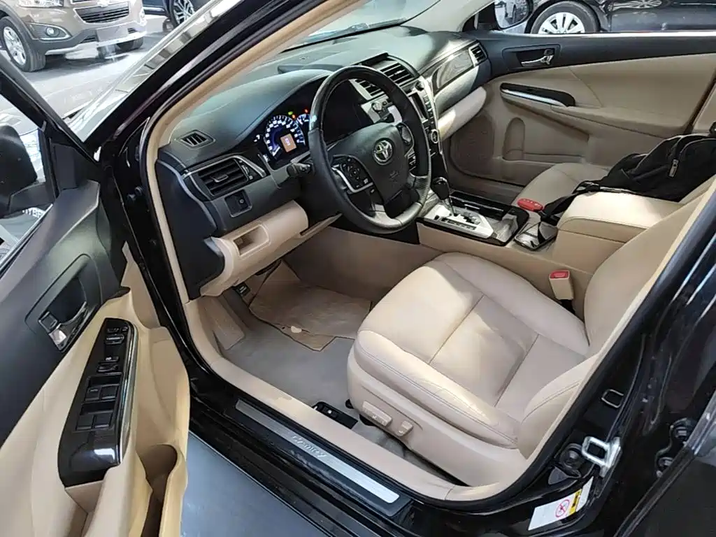 Toyota Camry 2015 — фото 23