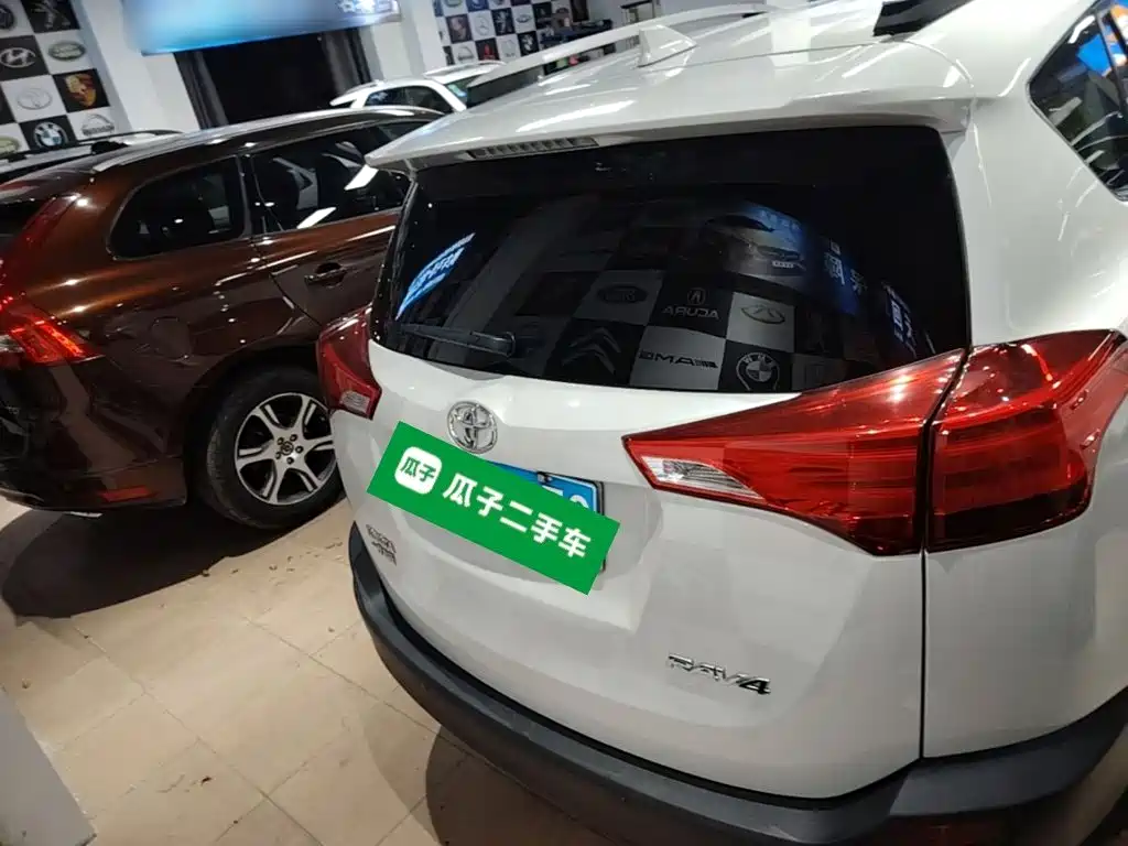 Toyota RAV4 2015 — фото 6