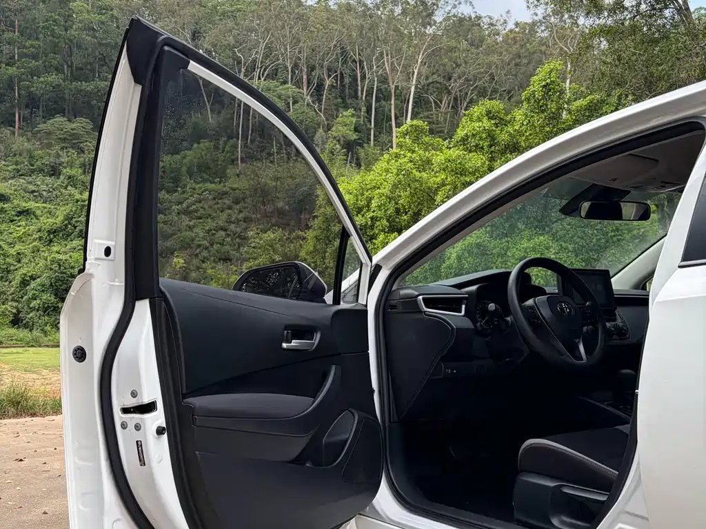 Toyota Corolla 2023 — фото 17