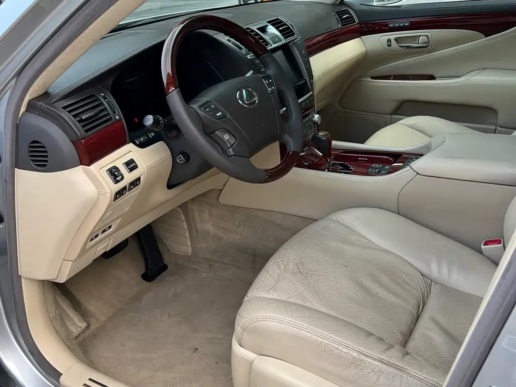 Lexus LS 2010 — фото 16