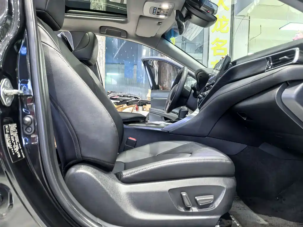 Toyota Camry 2022 — фото 12