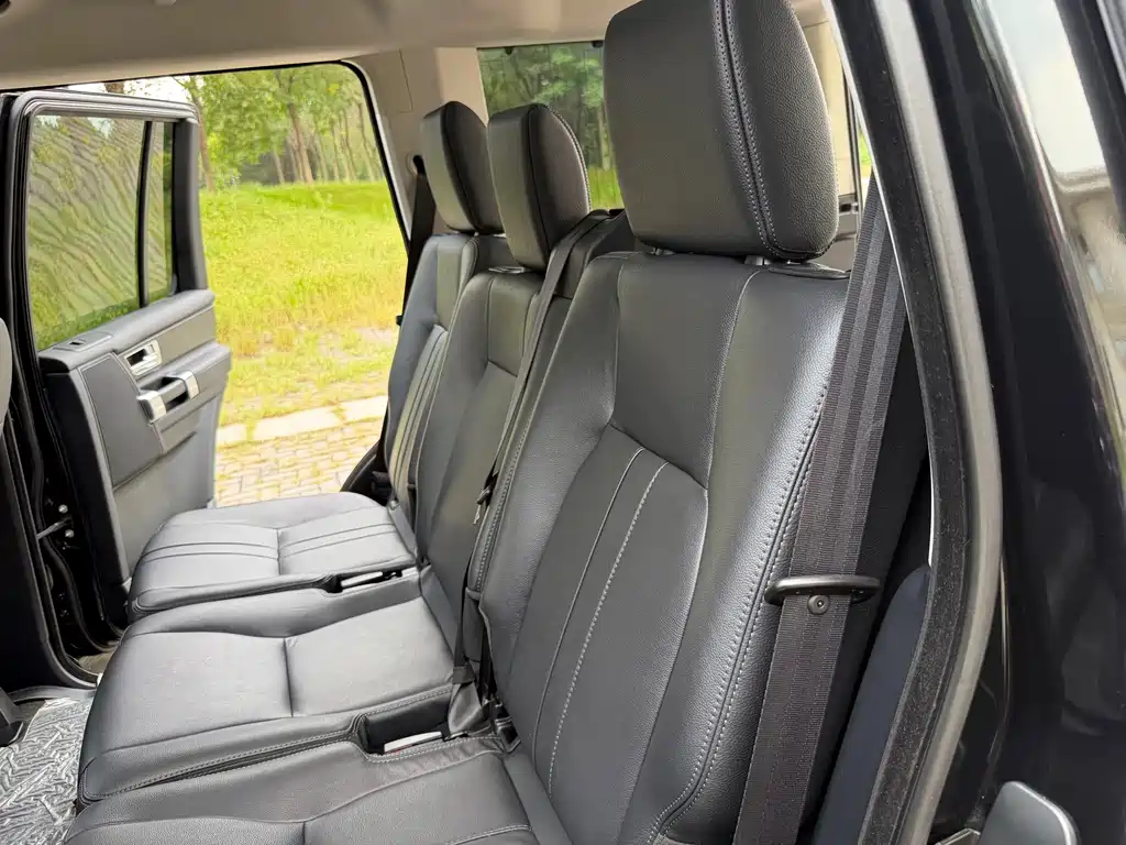 Land Rover Discovery 2015 — фото 17