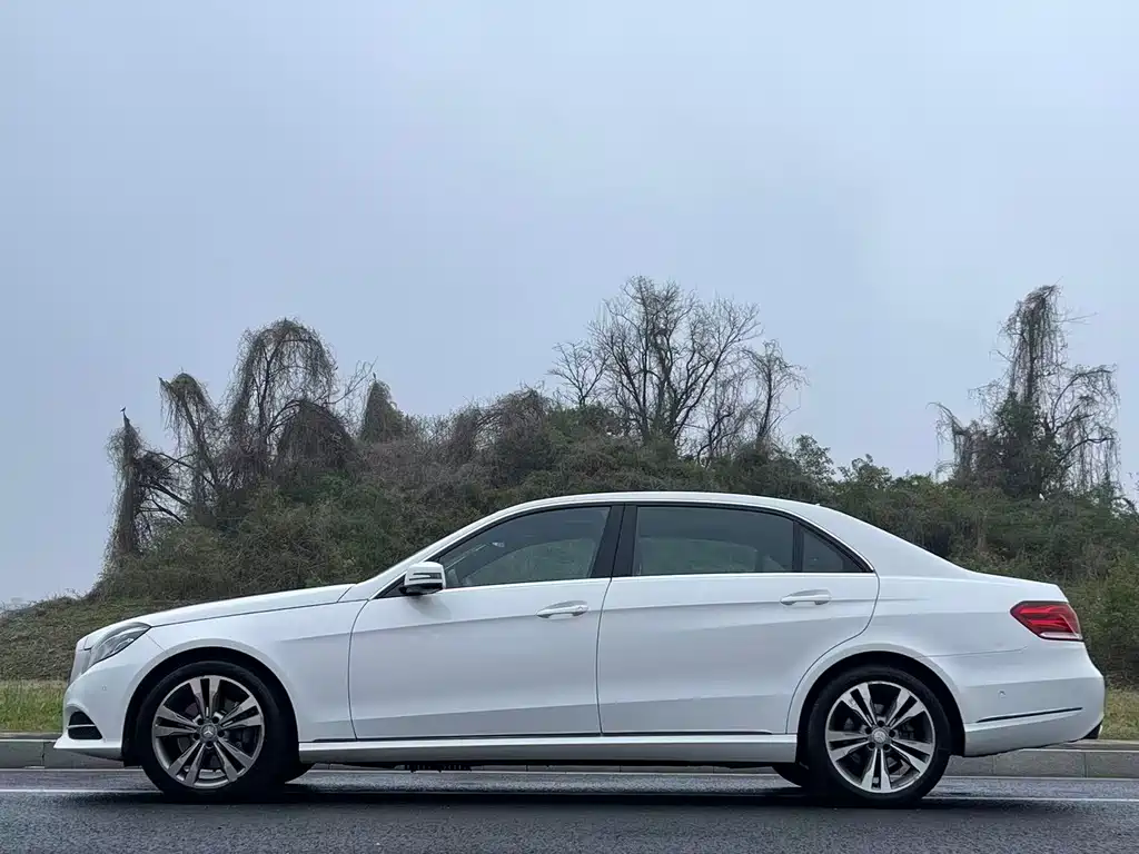 Mercedes-Benz E-Class 2015 — фото 21