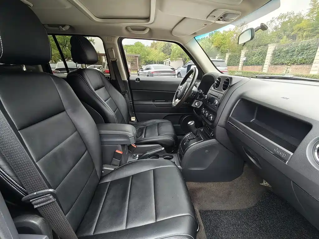Jeep Freelancer 2014 — фото 14
