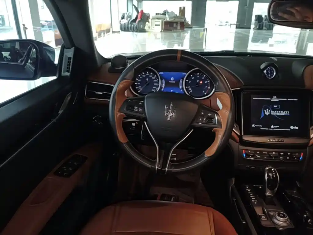 Maserati Ghibli 2019 — фото 11