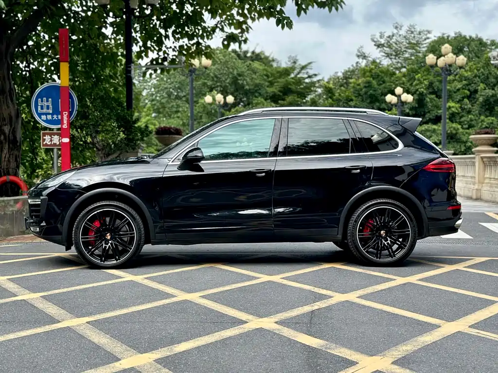 Porsche Cayenne 2015 — фото 11