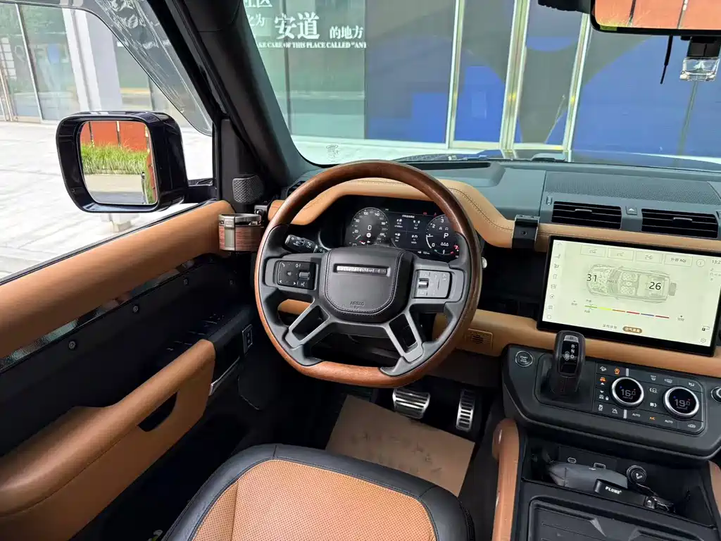 Land Rover Defender 2023 — фото 7