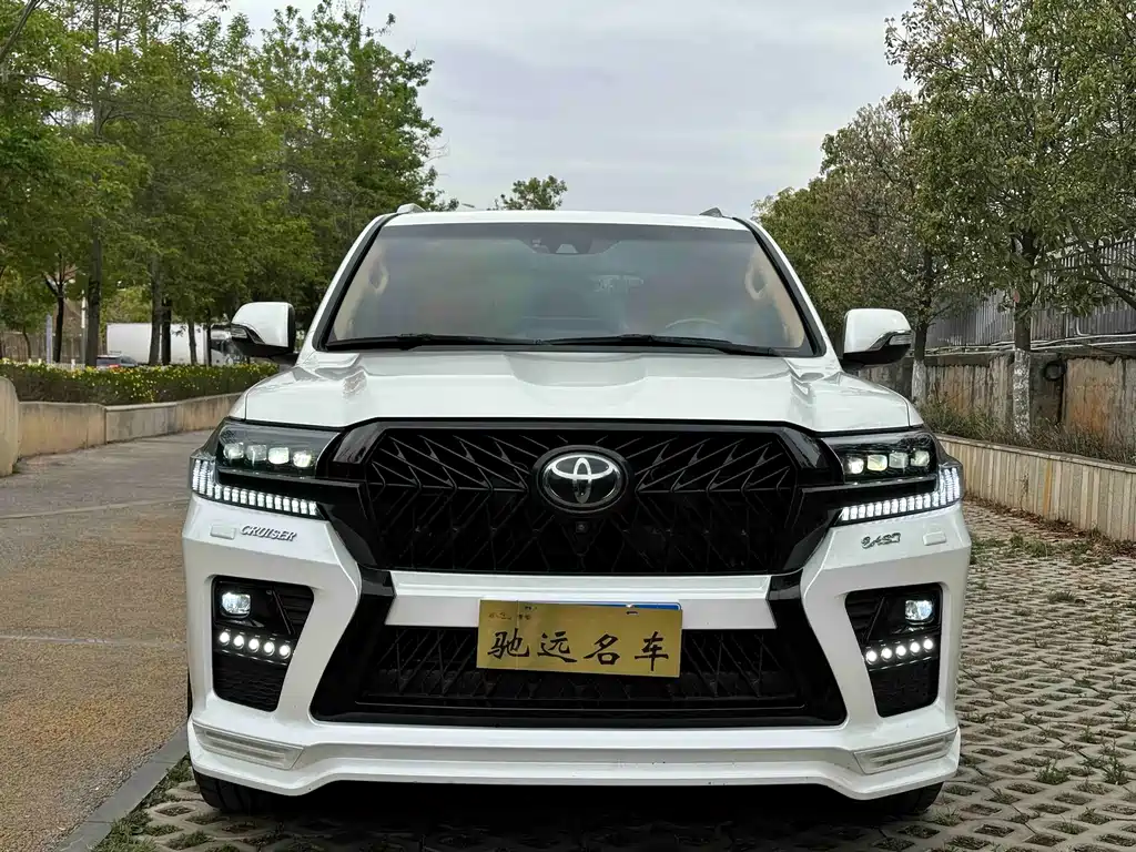 Toyota Land Cruiser 2020 — фото 1