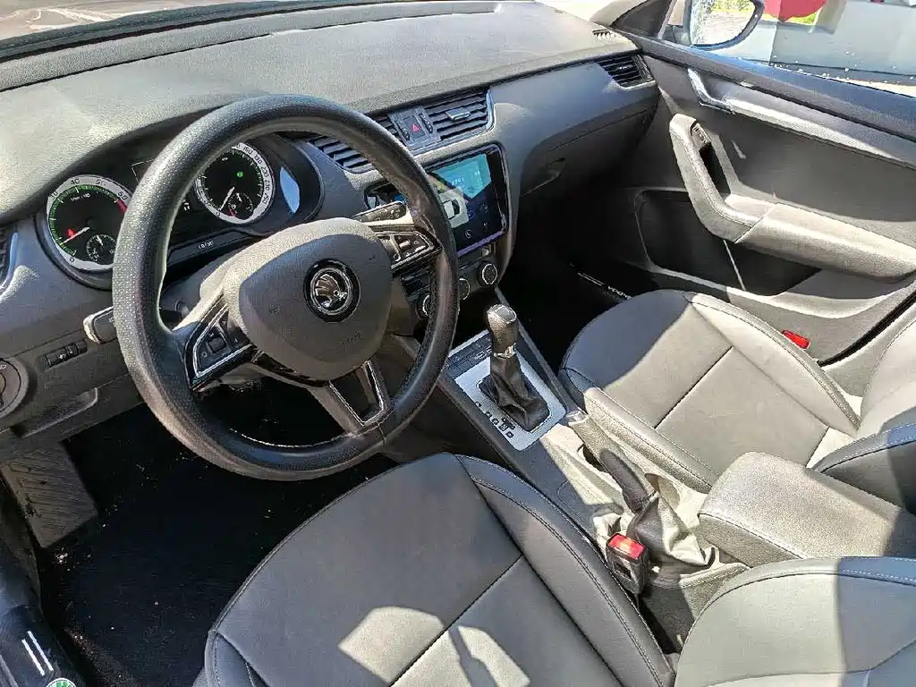 Skoda Octavia 2021 — фото 13