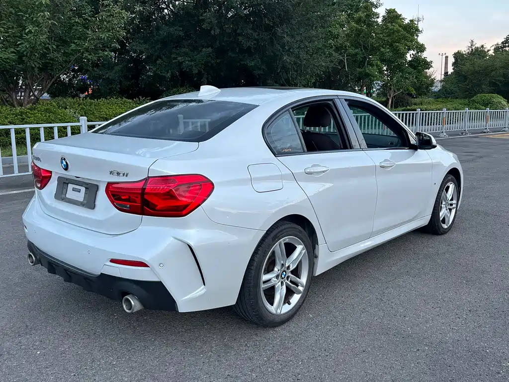BMW 1 Series 2020 — фото 14