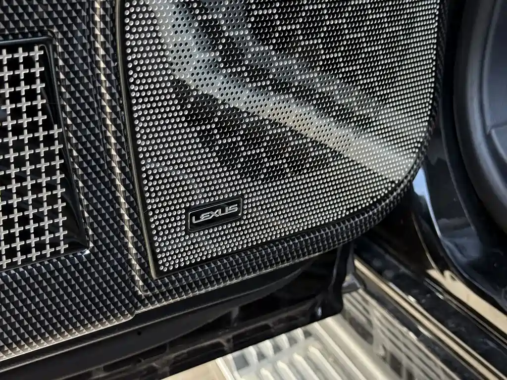 Lexus LX 2022 — фото 23