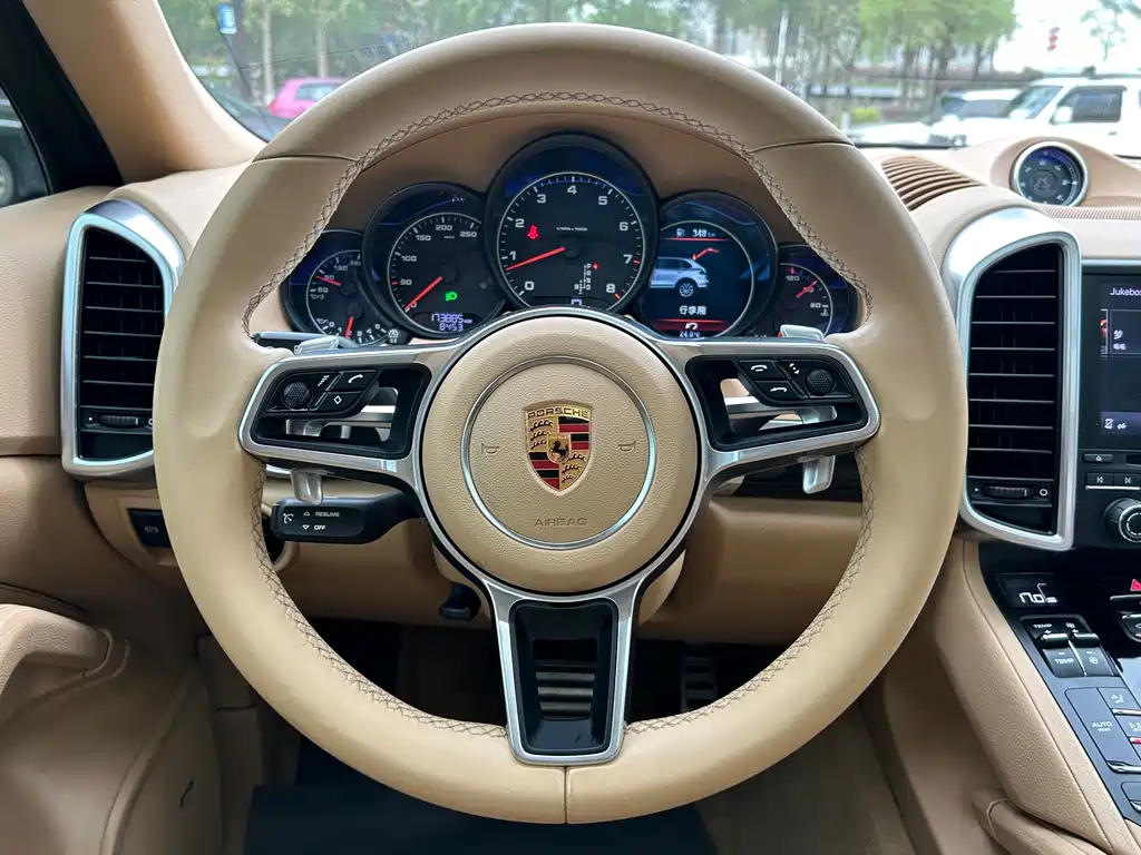 Porsche Cayenne 2017 — фото 37