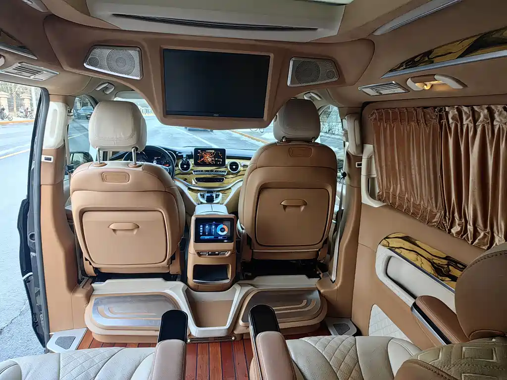 Mercedes-Benz V-Class 2020 — фото 21