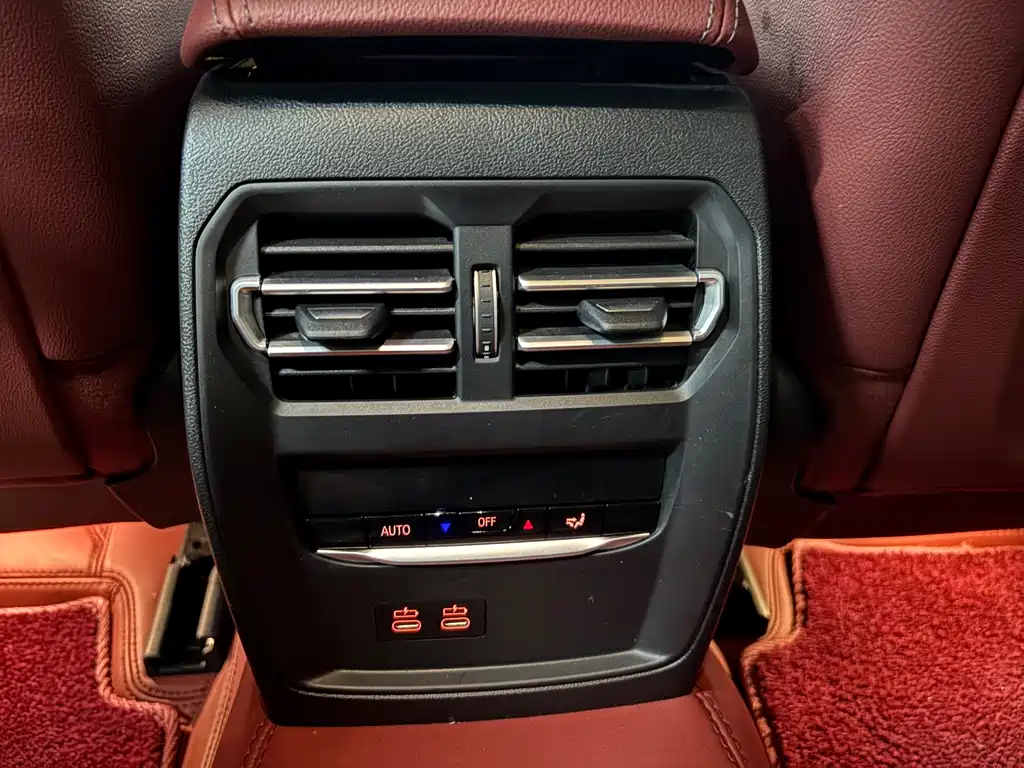 BMW 3 Series 2024 — фото 12