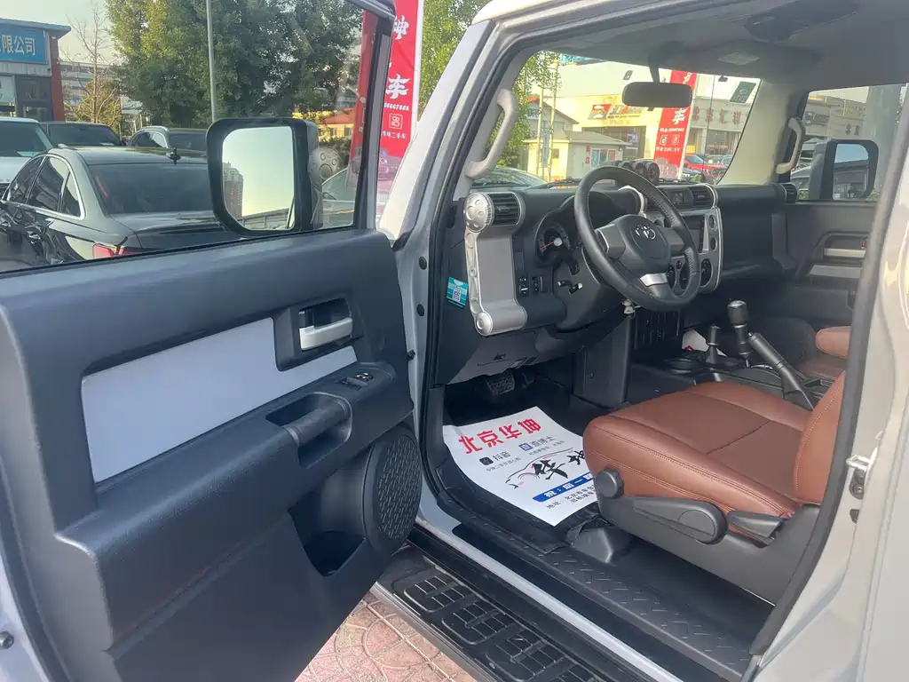 Toyota FJ Cruiser 2019 — фото 3