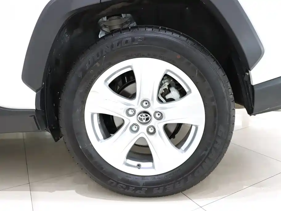 Toyota RAV4 2025 — фото 19