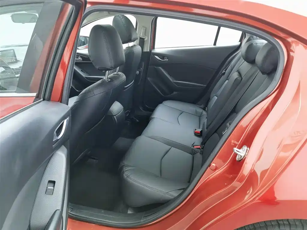 Mazda 3 Axela 2016 — фото 15