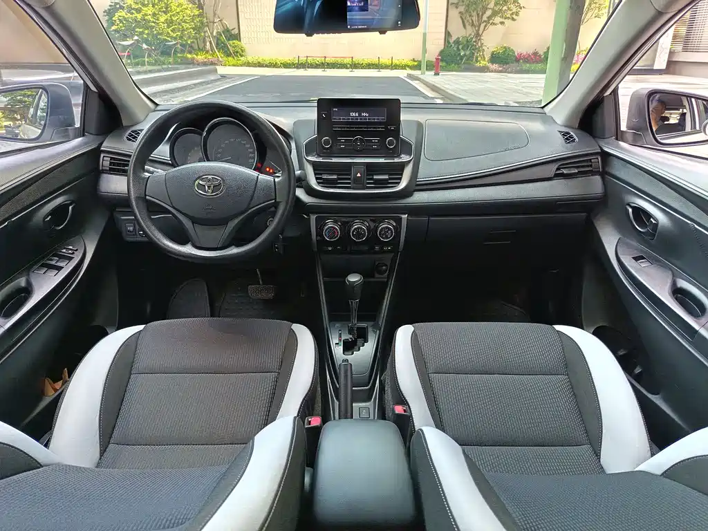 Toyota Yaris L 2020 — фото 9
