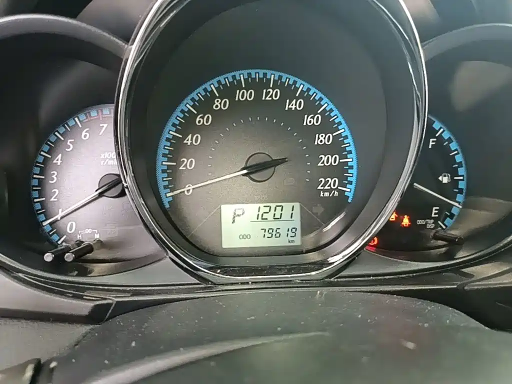 Toyota Yaris L 2019 — фото 12