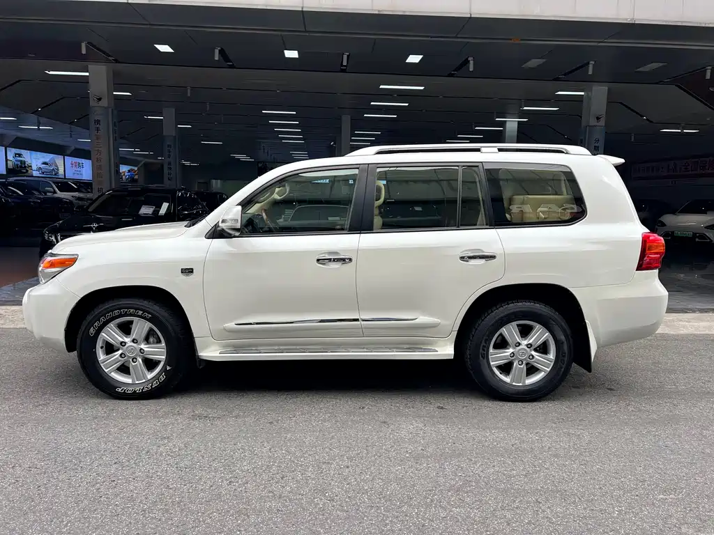 Toyota Land Cruiser 2017 — фото 4