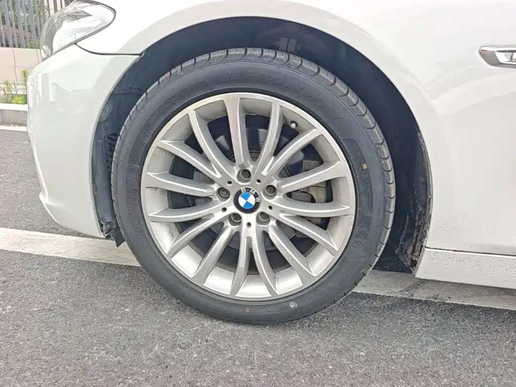BMW 5 Series 2015 — фото 23