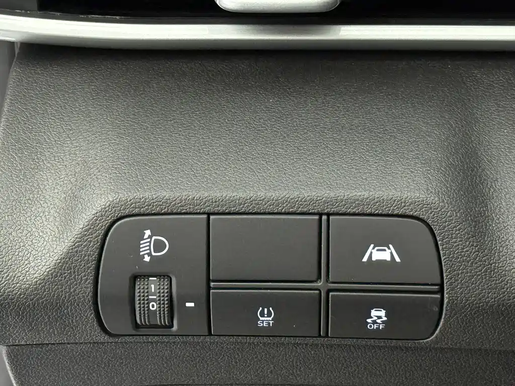 Hyundai Elantra 2022 — фото 17