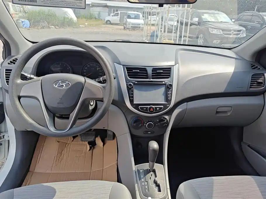 Hyundai Verna 2016 — фото 12
