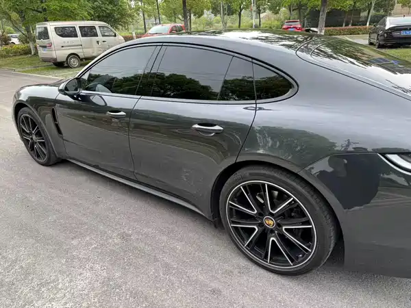 Porsche Panamera 2023