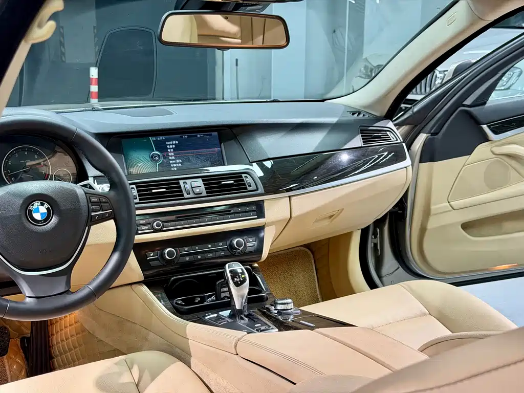 BMW 5 Series 2011 — фото 13
